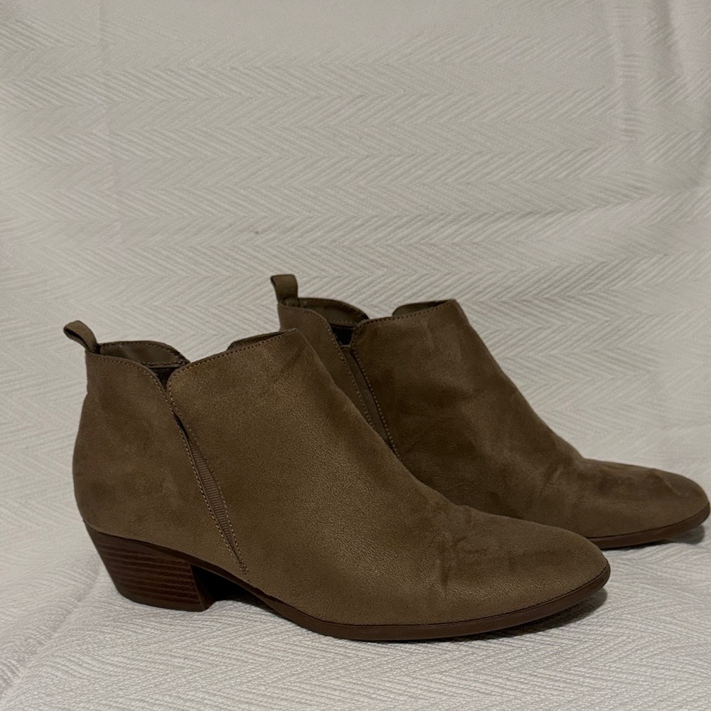 American Eagle Women's Brown Suede Ankle Booties Size 12